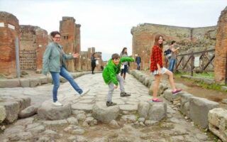 ¿Los niños pagan entrada en Pompeya?