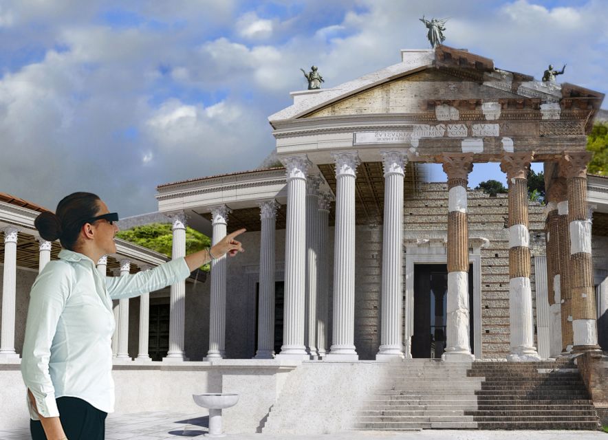 Visitantes observando reconstrucciones virtuales de la antigua Pompeya