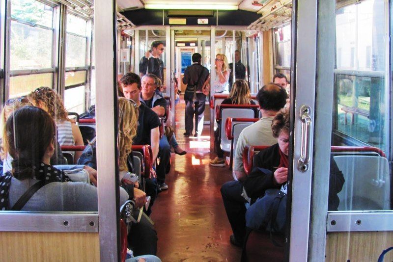 Estación de la Circumvesuviana para viajar desde Nápoles a Pompeya