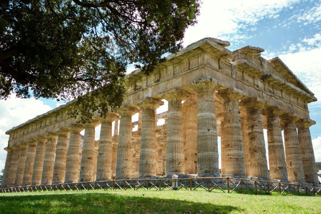 Detalle de los bloques de caliza de las antiguas murallas de Paestum