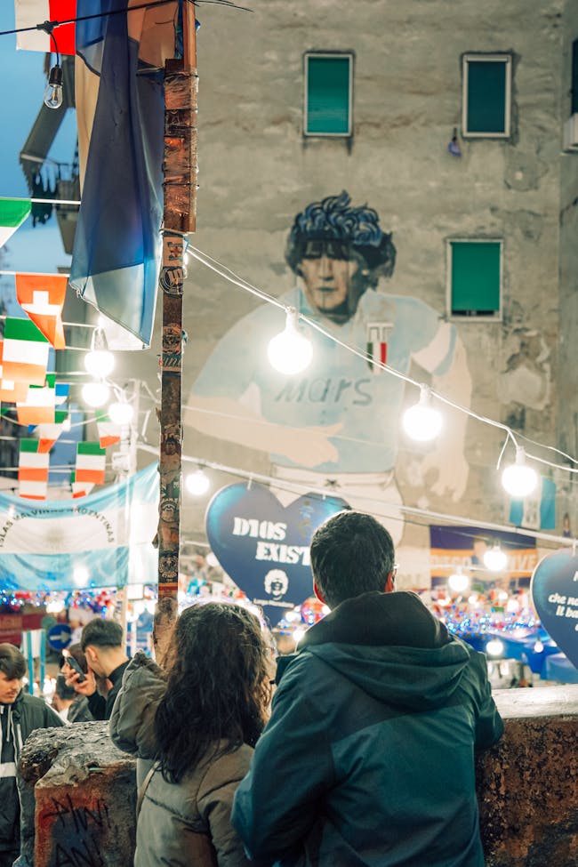 Imagen de Diego Armando Maradona en las calles de Nápoles