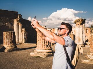 Visitar Pompeya y Herculano el mismo día.